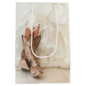 Texas Bride in Boots Brautparty Mittlere Geschenktüte (Rückseite)