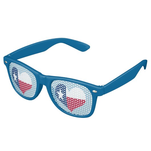 Texas Heart Shaped Flag Sonnenbrille (Schrägansicht)