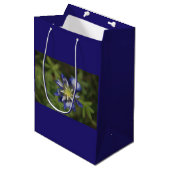 Texasbluebonnet-Geschenk-Tasche Mittlere Geschenktüte (Vorderseite Schrägansicht)