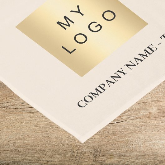 Text des Beige-Firmenlogos Kurzer Tischläufer