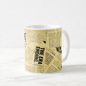 Text in Zeitungen mit altem Papier Kaffeetasse (VorderseiteRechts)