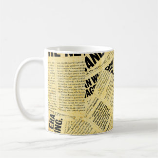 Text in Zeitungen mit altem Papier Kaffeetasse