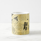 Text in Zeitungen mit altem Papier Kaffeetasse (Mittel)
