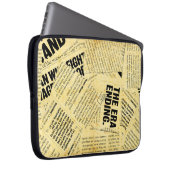 Text in Zeitungen mit altem Papier Laptopschutzhülle (Vorne Rechts)