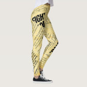 Text in Zeitungen mit altem Papier Leggings (Rechts)