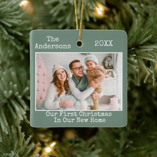 Text Sage Green First Christmas Zuhause Keramikornament (Baum)