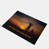 Text-Türmatte des Golfspieler-Sonnenuntergangs Fußmatte (Schrägansicht)