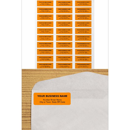 Textbasiertes orangefarbenes Rücksende-Adressetike