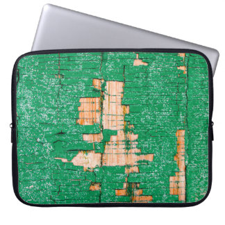 Textur des alten Holzzauns mit schäbiger Farbe. Gr Laptopschutzhülle