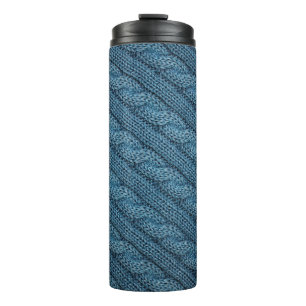 Textur des Strickstoffes, hellblaues Colo Thermosbecher