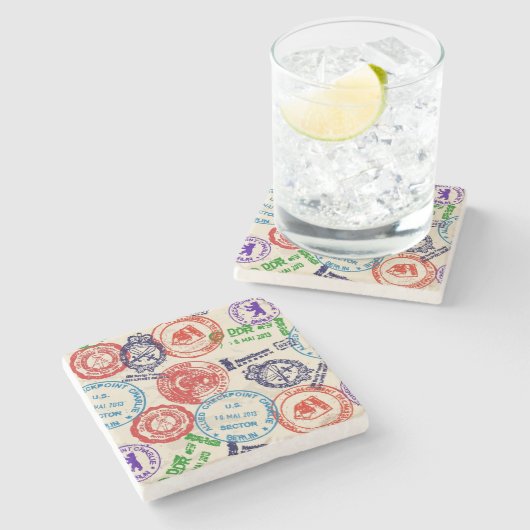 Textur mit echten Briefmarke. Steinuntersetzer (Seitenansicht)