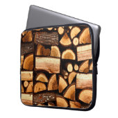 Textur. Pile aus gehacktem Brennholz, Winter Laptopschutzhülle (Vorderseite Links)