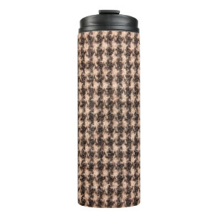 Textur von Tartan-Design-Stoff. Thermosbecher