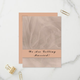 Texturdruck aus rosa Stoff Einladungspostkarte