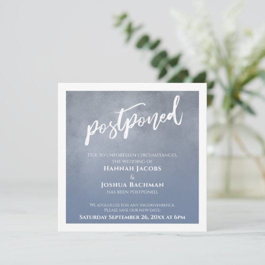 Textured Dusty Blue Ombre Postponed Wedding Card Einladung (Stehend Vorderseite)
