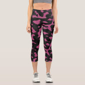 Textured pink and black camo abstract Capri Leggings (Vorderseite)