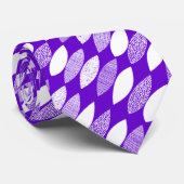 Texturierte Blätter 03 Diagonal - Weiß auf Lila Krawatte (Gerollt)