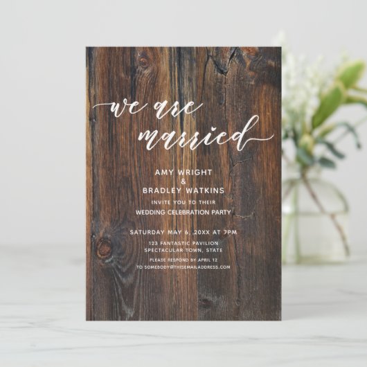 Texturierte Holzhandschriften Wir sind Verheiratet Einladung (Stehend Vorderseite)