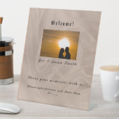 Texturierte rosa Stoffe - jede Farbe Sockelschild (In Situ)