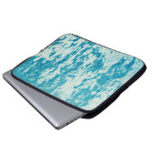 Texturierter blauer Hintergrund aus dichtem Stoff. Laptopschutzhülle (Vorne Knopf)