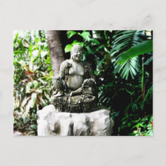 Thai Laughing Buddha in Garden Postkarte (Vorderseite)