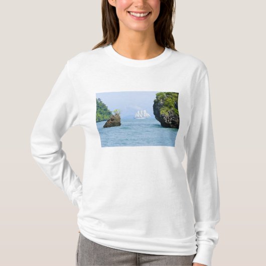 Thailand, Andaman Sea. Star Fyer Clipper Schiff 2 T-Shirt (Vorderseite)