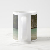 Thailand, Phi Phi Lay Island, Maya Bay. Jumbo-Tasse (Rückseite)