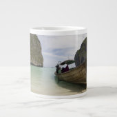 Thailand, Phi Phi Lay Island, Maya Bay. Jumbo-Tasse (Vorderseite)