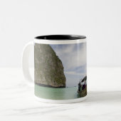 Thailand, Phi Phi Lay Island, Maya Bay. Zweifarbige Tasse (Vorderseite Links)
