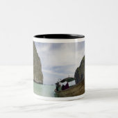 Thailand, Phi Phi Lay Island, Maya Bay. Zweifarbige Tasse (Mittel)
