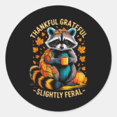 Thankful Grateful Slightly Feral Funny Raccoon Aut Runder Aufkleber (Vorderseite)