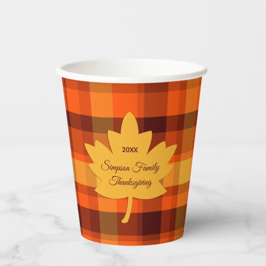 Thanksgiving Plaid with Maple Leaf Pappbecher (Vorderseite)