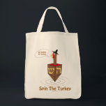 THANKSGIVUKKAH DREHBESCHLEUNIGUNG DIE GESCHENKE TRAGETASCHE<br><div class="desc">DIESE EINZIGARTIGEN "DREHBESCHLEUNIGUNG GESCHENKE DER TÜRKEI" ERFREUEN AMERIKANISCHEN JUDENWHO WOLLEN,  UM IHREN AMERIKANISCHEN JÜDISCHEN STOLZ AUF IHREM KASTEN AUF ERNTEDANK UND JEDER MÖGLICHER ANDEREN ZEIT ZU TRAGEN. DIESE LUSTIGEN CHANUKAH GESCHENKE DER HÜTE,  DER SCHÜRZEN,  DER TASSEN,  DER SWEATSHIRTS UND MEHR SIND FÜR THANKSANUKAH 2013 SPEZIELL.</div>