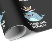 Thar She Bowls Funny Whale Bowling Pun Dark BG Geschenkpapier (Rolleneckpunkt)