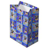 Thatch Border Terrier Patchwork-Muster Mittlere Geschenktüte (Vorderseite Schrägansicht)