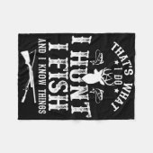 That's What I Do I Hunt Fish And Know Things Funny Fleecedecke (Vorderseite (Horizontal))