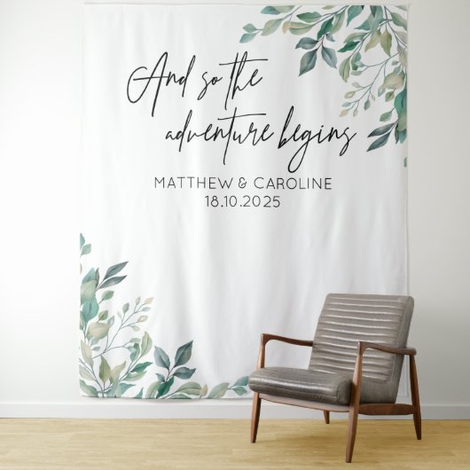 The adventure begins backdrop greenery wedding wandteppich (Beispiel)