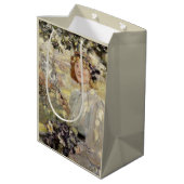 The Apple Tree (von Bessie MacNicol) Mittlere Geschenktüte (Rückseite Schrägansicht)