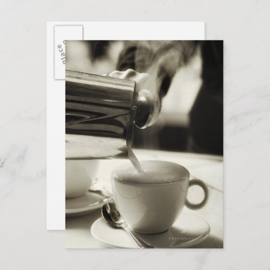 The art of fresh coffee making / adding steamed postkarte (Vorne/Hinten)