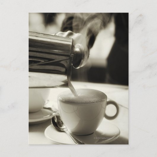 The art of fresh coffee making / adding steamed postkarte (Vorderseite)