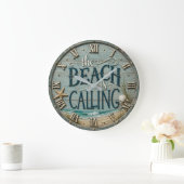 The Beach Is Calling Rustic Beach House Ocean Große Wanduhr (Zuhause)