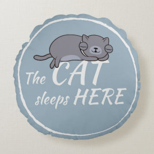 The cat sleeps here rundes kissen