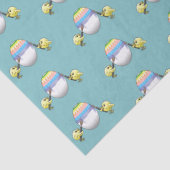 The chickens paint a colorful Easter egg Seidenpapier (Detail)