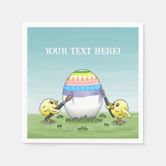 The chickens paint a colorful Easter egg Serviette (Vorderseite)