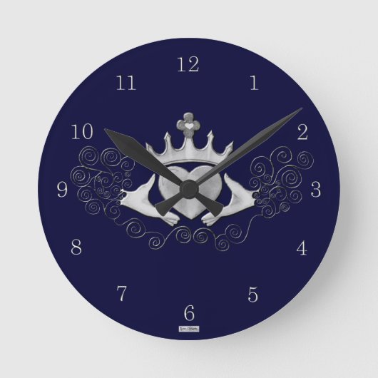 The Claddagh (Silver) Runde Wanduhr (Vorderseite)