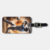 "The Dust Cloud Showdown: A Pitcher's Fury" Gepäckanhänger (Vorderseite horizontal)