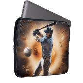 "The Dust Cloud Showdown: A Pitcher's Fury" Laptopschutzhülle (Vorne Rechts)