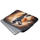 "The Dust Cloud Showdown: A Pitcher's Fury" Laptopschutzhülle (Vorne Knopf)