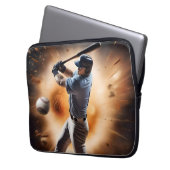 "The Dust Cloud Showdown: A Pitcher's Fury" Laptopschutzhülle (Vorderseite Links)