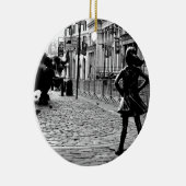 The Fearless Girl Ornament (Rechts)